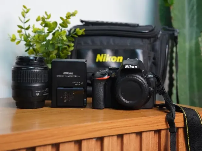 Frete Grátis - Nikon D5600 - 7k cliques com 18-55 e bolsa Nikon