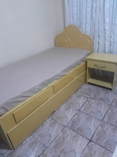 Vendo bicama com criado mudo acompanha os dois colchões