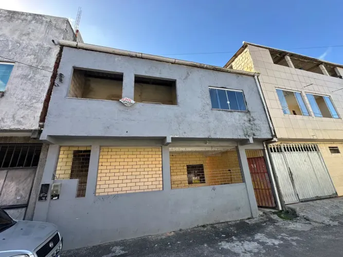 JAGUARIPE/CAJAZEIRAS, 2 CASAS, (TÉRREA COM 2 COZ E 3 QTOS, 1º ANDAR C/ 2 SUÍTES,) + 2 KITN