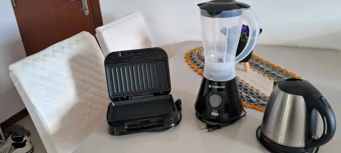 Vendo kit de três peças: liquidificador,  torradeira gril e chaleira elétrica.