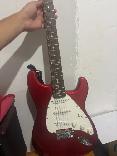 Guitarra strato dolphin + Amplificador master G15 (aceito ofertas para vender rápido)