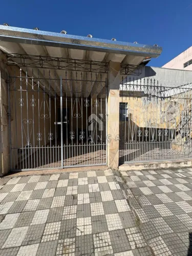 Casa com Edícula à Venda na Região Central de Jacareí