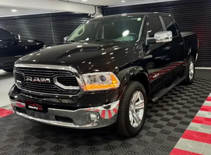 Ram Classic Laramie 5.7 V8 16V Gasolina 4X4 Aut. 2022