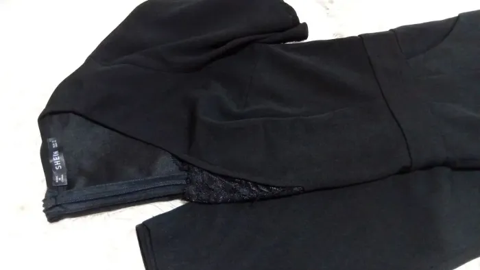 Macacão Longo Preto Shein Tamanho S (P) - Manga Flutuante e Renda