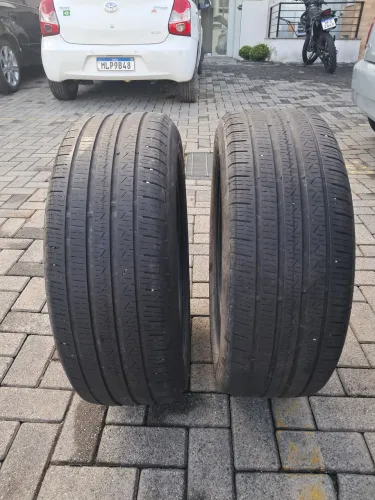 Dois pneus pirelli centurato 215/55 R17