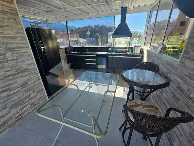 Triplex à venda em Caraguatatuba, Balneário Gardem Mar, com 2 quartos, 100m²