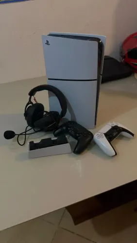 PlayStation 5 Digital 1TB + 2 Comandos + Headset + Base Sony