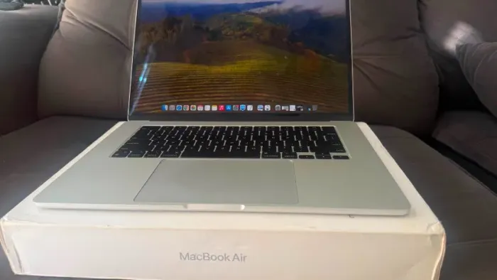 Macbook Air 2024 - M3 - 256 gb ssd - 8 gb Ram - Tela 15 Liquid Retina