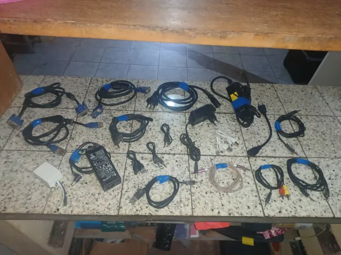Lote de Cabos e Fontes Diversas