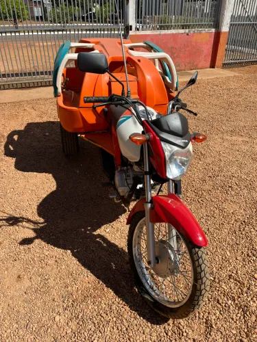 Moto triciclo de carga
