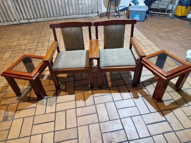 JOGO DE POLTRONAS EM MOGNO MACIÇO COM MESAS