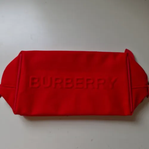 Necessaire burberry vermelha