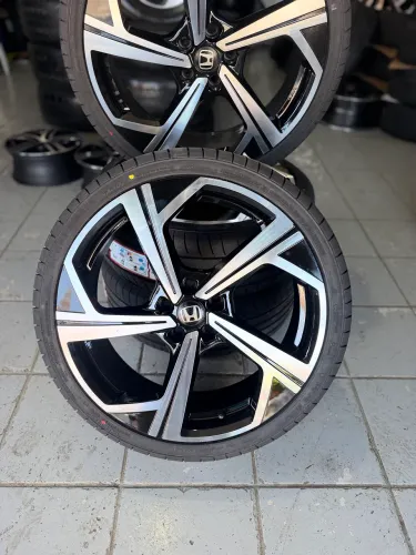 Jogo de roda 20 do Honda civic com 4 pneus zero
