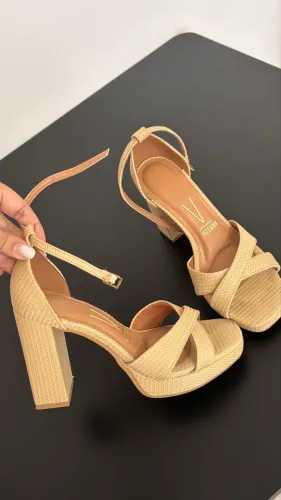 Sandália Vizzano Nude Salto Alto - Nº 36 | R$ 80