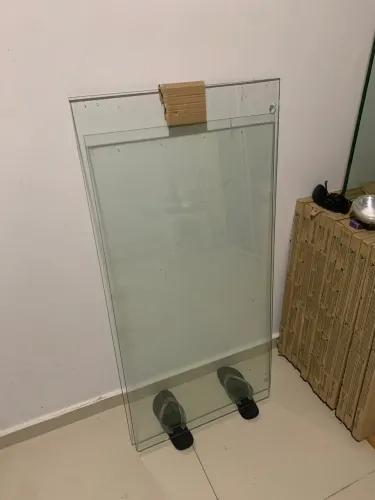 Vende -se janela de vidro