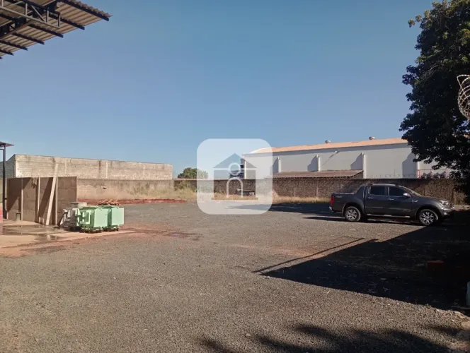 Lote para locação no bairro Custódio Pereira