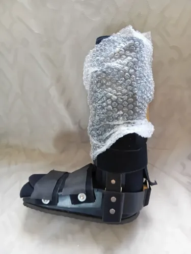 Bota ortopédica cano médio nova