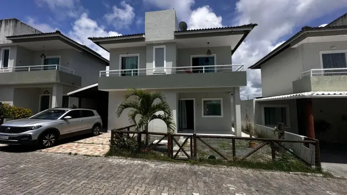 Casa Duplex em condomínio fechado com 2 suítes em Abrantes
