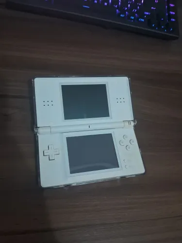 Nintendo DS Lite + R4 32gb