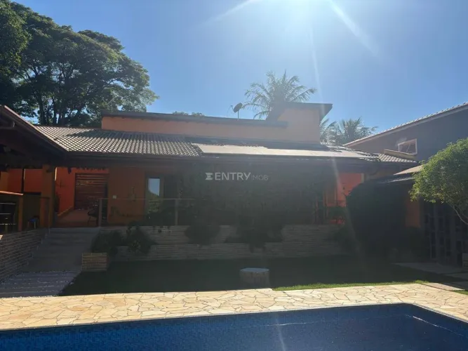 Casa com Piscina à Venda no Condomínio Teresa Cristina
