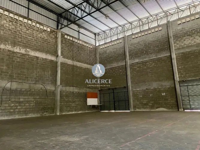 ALUGO GALPÃO COM 400 M2 NO NOVO ALEIXO