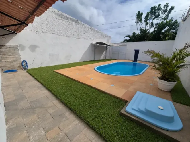 CASA COM PISCINA