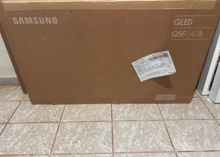 TV Samsung 43 QLED nova - Retirada Sobradinho