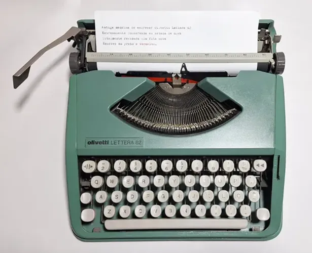 Maquina De Escrever Olivetti Lettera 82