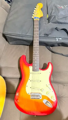 Guitarra Squier Stratocaster Standard