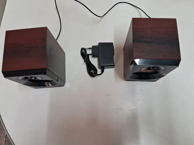 Caixinhas acústicas com Bluetooth 20 Watts (10 W por canal )