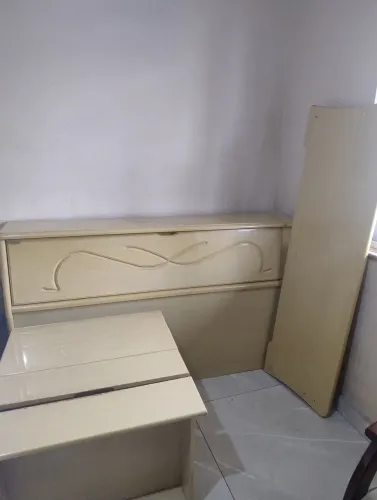 Cama casal com baú e 4 gavetas 