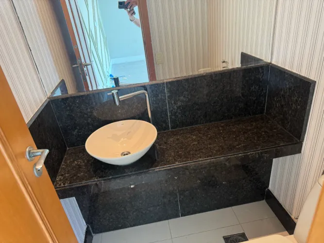 Pia e bancada de granito para lavabo