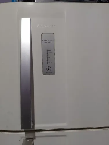 Vende se geladeira 