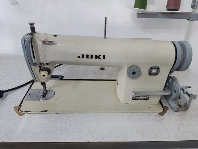 Máquina reta industrial JUKI 