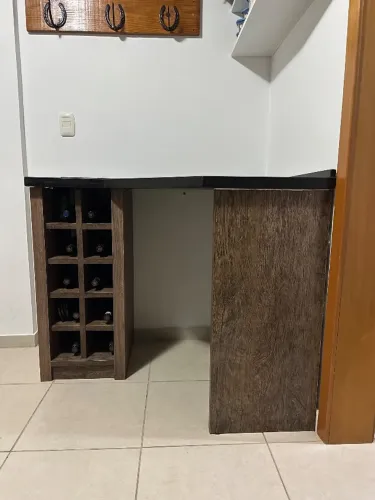 Adega de canto 