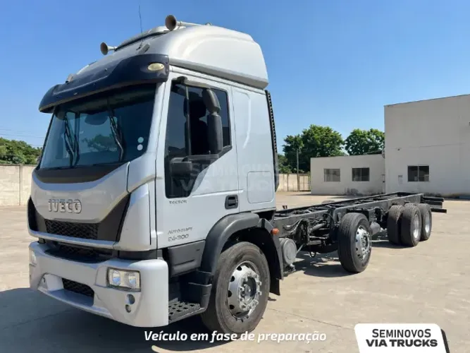 Caminhão Iveco 240E30SID 8x2 Chassi 10metros 2019/2020 Em Preparação