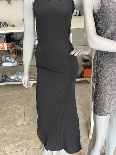 Vestido canelado preto 