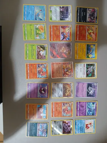 Lote com 250 Cartas Pokémon | 21 Reverse/FOIL + McDonald?s + Sem Repetidas