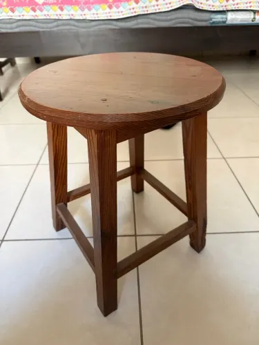 Banquinho de madeira
