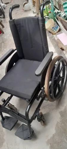 Cadeiras de rodas semi nova
