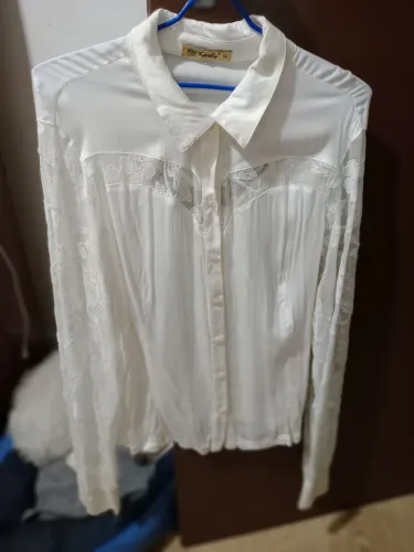 Blusa branca com manga comprida