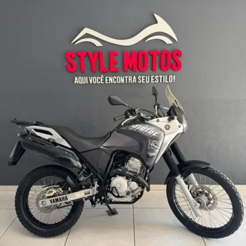 Yamaha XTZ 250 Tenere - 2017 - 82 mil km (Passagem por leilão)
