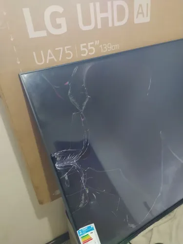 televisao de 55 polegada lg com a tela trincada, nova nunca foi usada $300
