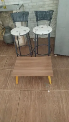 VENDO MÓVEIS 1 painel pra TV de até 55pol, 1 mesinha de centro, 2 baquinhos altos cozinha