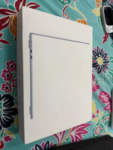 Vendo MacBook AIR M5 estado de zero apenas 4 meses de uso com caixa e garantia Apple.