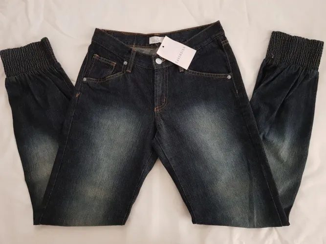 Calça Jeans Feminina Jogger da Cavendish. Nova. Super Estilosa e Moderna.