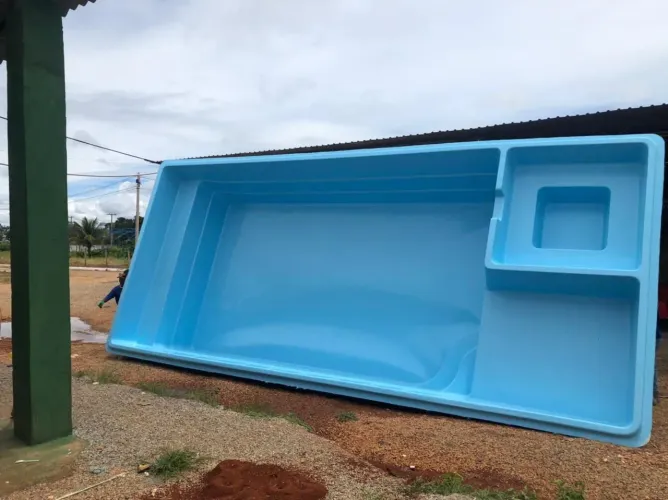 Piscina de fibra 9x4x140 com spa