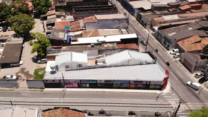 Loja para alugar no Centro de Maceió-Estacionamento para clientes.