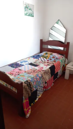 Cama de madeira