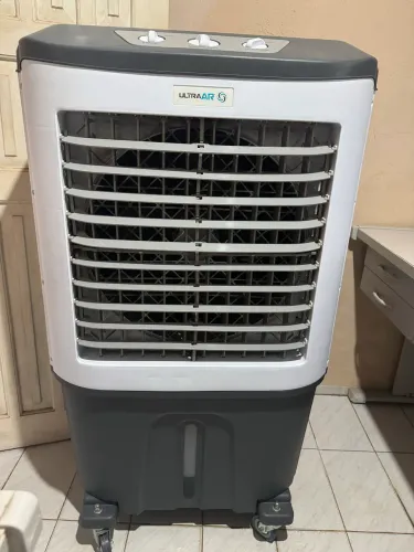 Vendo Climatizador Semi Novo.